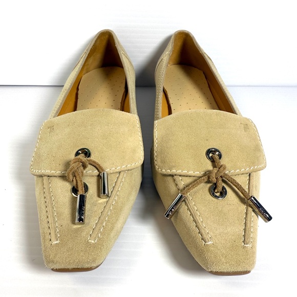 Tod’s Cream Beige Suede Flats. TOD’S Bowed Eve Driving Shoes. 7.5 - Picture 2 of 11